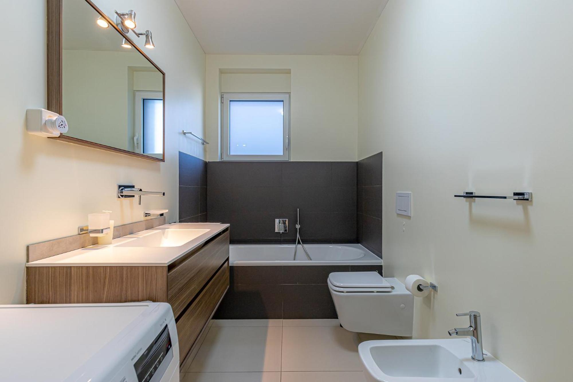 Imperial Of Lugano 3 With A Lake View Behind The Station And 10 Min From The Lake Of Lugano Extérieur photo