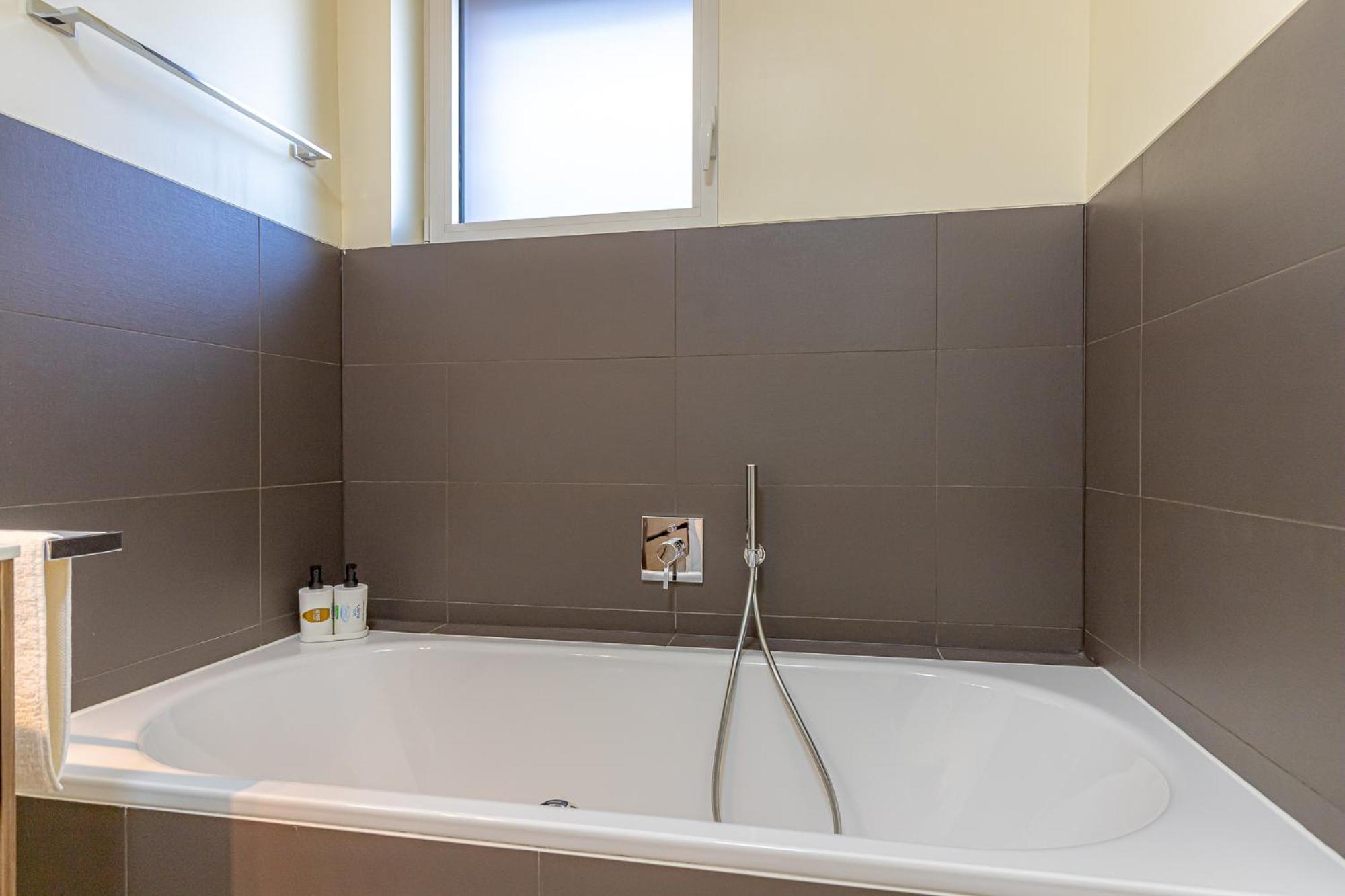 Imperial Of Lugano 3 With A Lake View Behind The Station And 10 Min From The Lake Of Lugano Extérieur photo